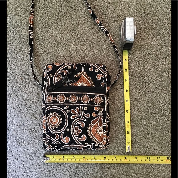 Treasure Trove of Vera Bradley. All 6 Bags +A Cookbook - Picture 10 of 16